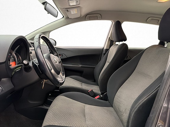 Toyota Verso-S 12 of 27