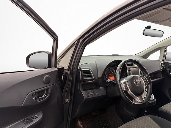 Toyota Verso-S 11 of 27