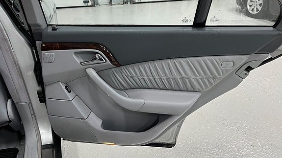 Mercedes-Benz S500 23 of 29
