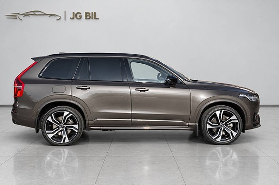 Volvo XC90 11 of 25