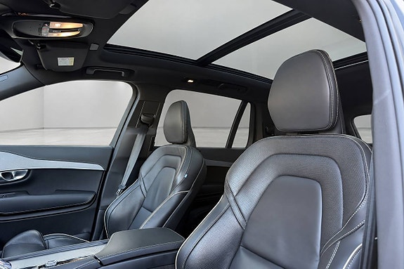 Volvo XC90 16 of 25