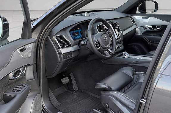 Volvo XC90 15 of 25