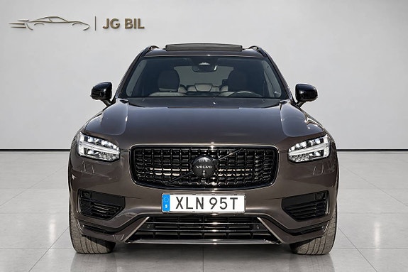 Volvo XC90 13 of 25