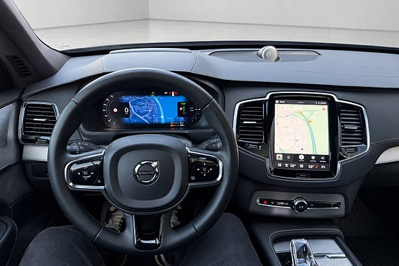 Volvo XC90 18 of 25
