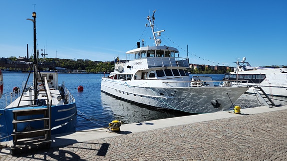 Motoryacht 2 of 2