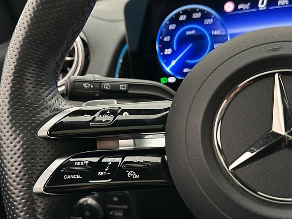 Mercedes-Benz EQB250+ 20 of 30