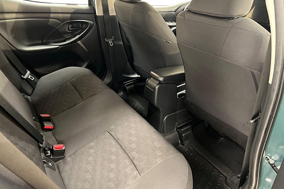 Toyota Yaris 7 of 18