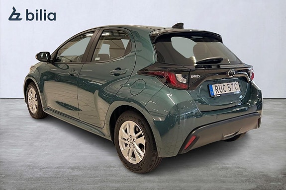 Toyota Yaris 2 of 18