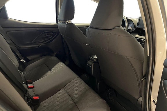 Toyota Yaris 7 of 18