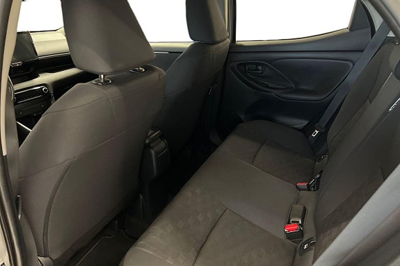 Toyota Yaris 11 of 18