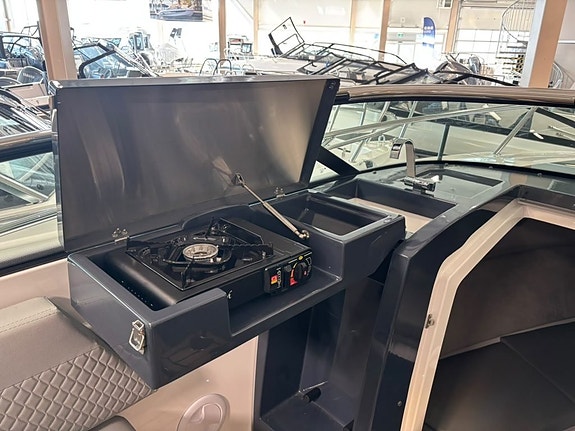 Flipper 800 DC Mercury V8 300 2025 8 of 14