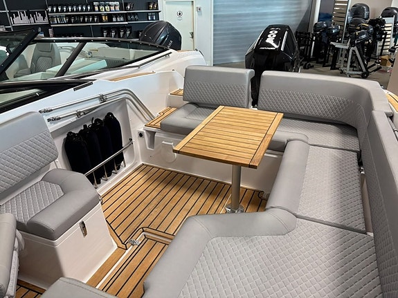 Flipper 800 DC Mercury V8 300 2025 13 of 14