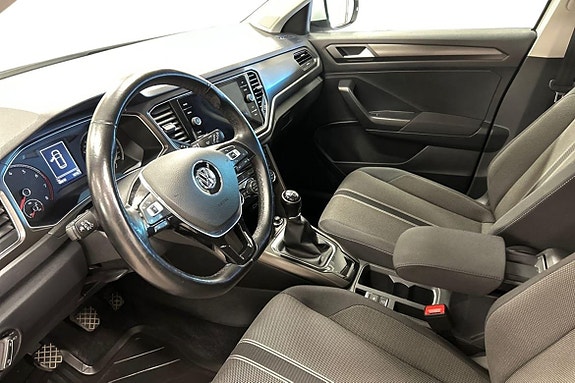 Volkswagen T-Roc 10 of 16