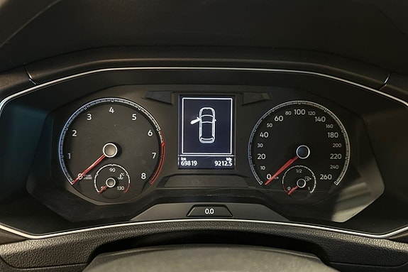 Volkswagen T-Roc 12 of 16
