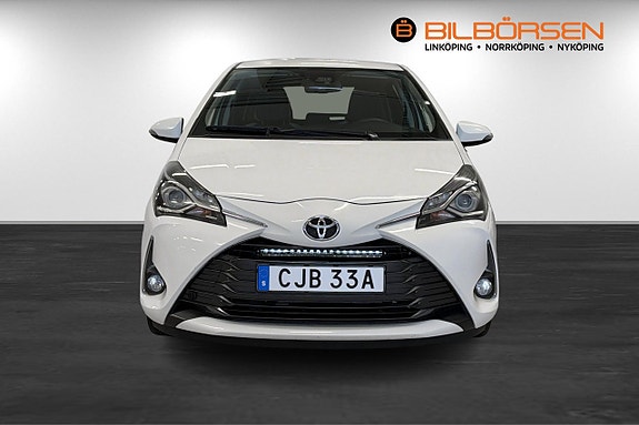 Toyota Yaris 2 of 16