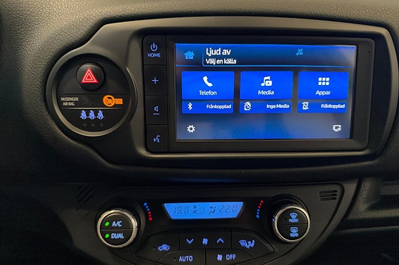 Toyota Yaris 11 of 16