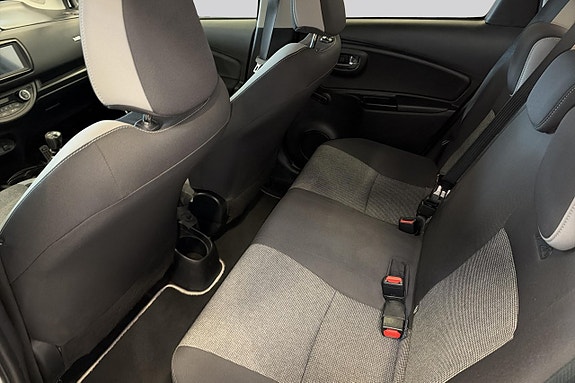 Toyota Yaris 9 of 16
