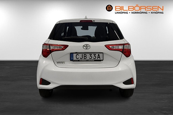 Toyota Yaris 5 of 16