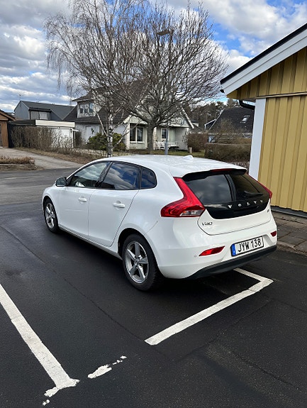 Volvo V40 3 of 5