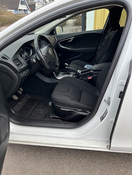 Volvo V40 2 of 5