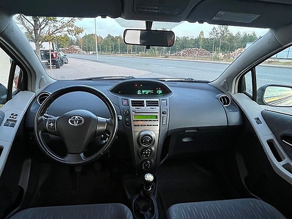 Toyota Yaris 12 of 13
