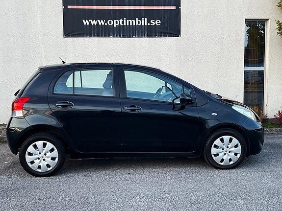Toyota Yaris 7 of 13