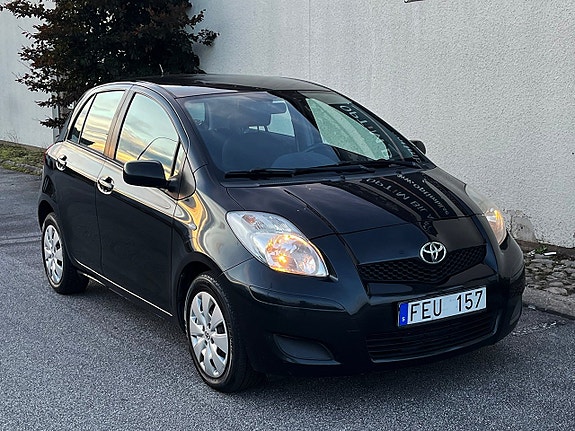Toyota Yaris 5 of 13