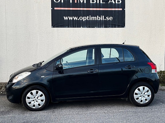 Toyota Yaris 3 of 13