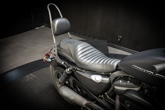 Harley-Davidson Iron 883 (XL883N) "Vance Hines" 12 of 15