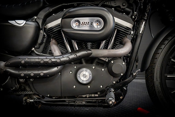 Harley-Davidson Iron 883 (XL883N) "Vance Hines" 11 of 15