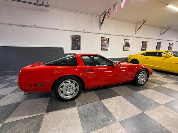 Chevrolet Corvette 12 of 30
