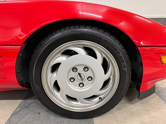Chevrolet Corvette 13 of 30