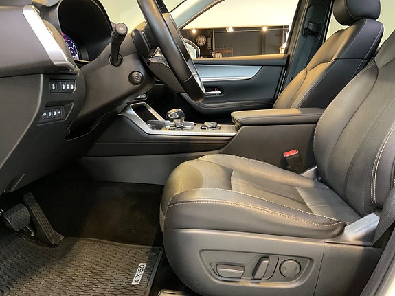 Mazda CX-60 8 of 15