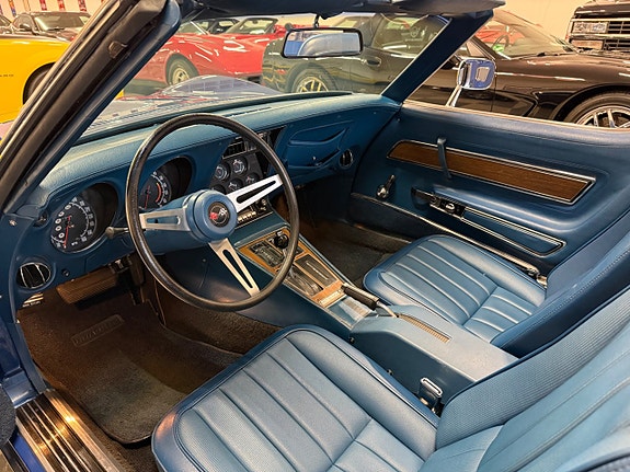 Chevrolet Corvette 27 of 30