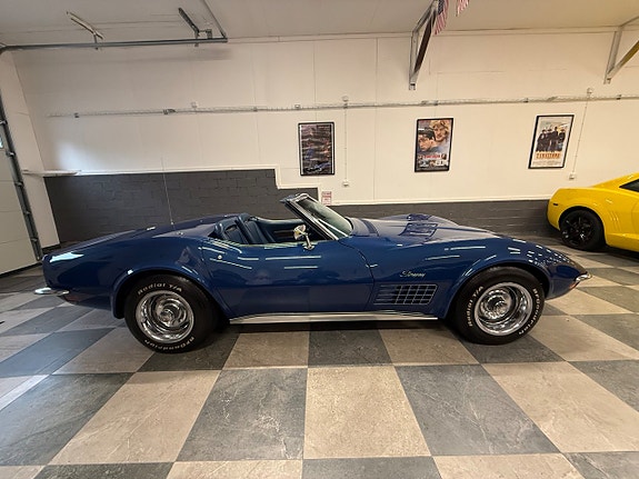 Chevrolet Corvette 2 of 30