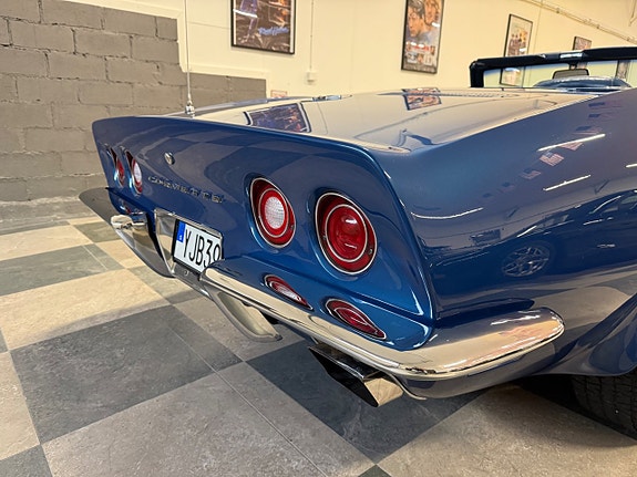 Chevrolet Corvette 23 of 30