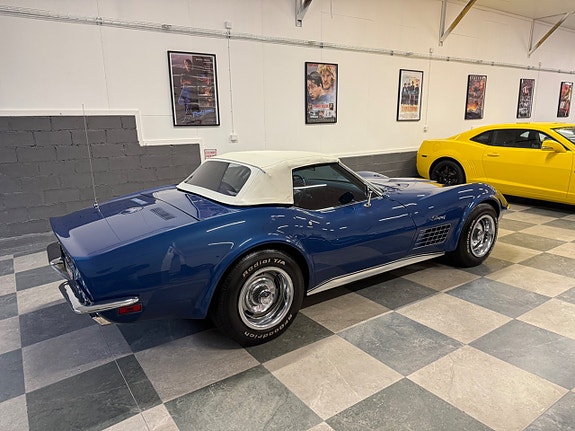 Chevrolet Corvette 14 of 30