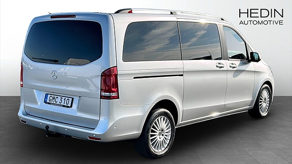 Mercedes-Benz V220 d 2 of 9