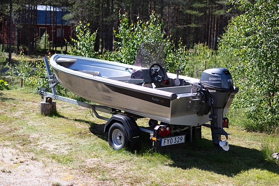 Buster XS R styrpulpet + Yamaha 20 hk + båtvagn i bra använt skick säljes. 5 of 7