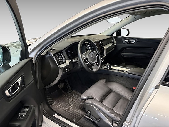 Volvo XC60 7 of 17