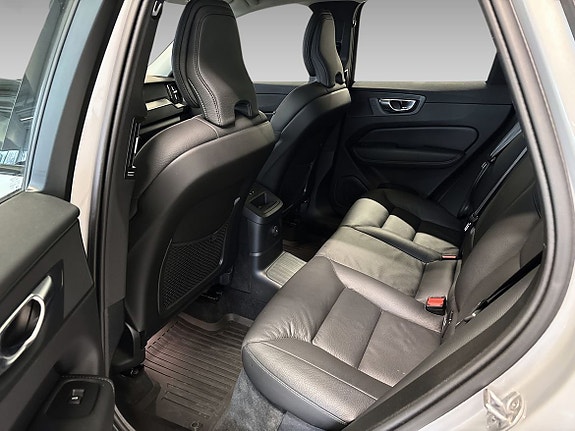 Volvo XC60 8 of 17