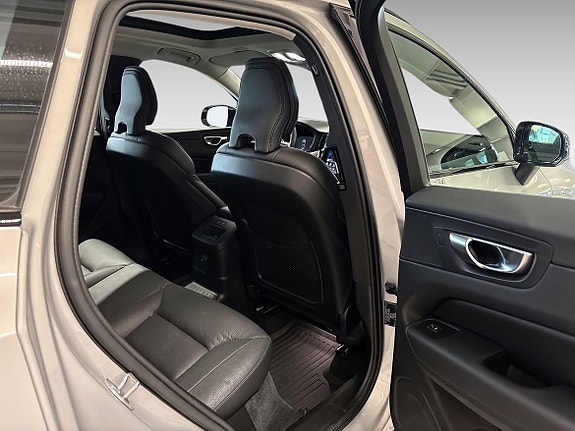 Volvo XC60 10 of 17