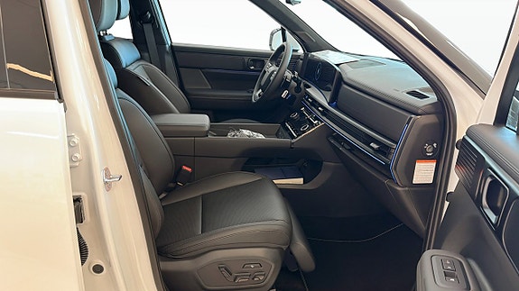 Hyundai Santa Fe 3 of 12