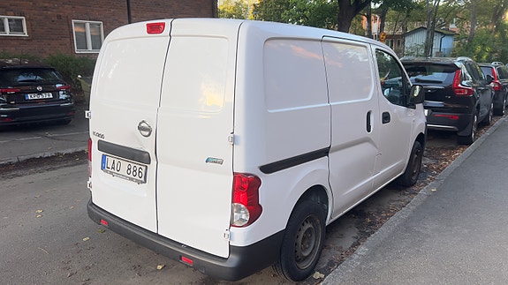 Nissan NV200 3 of 6