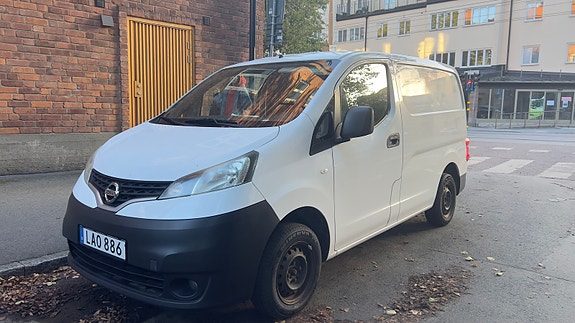Nissan NV200 2 of 6