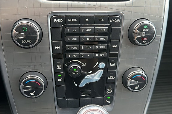 Volvo XC70 11 of 14