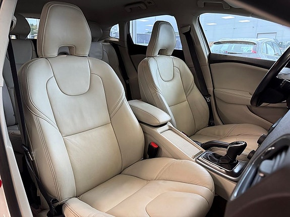 Volvo V40 12 of 20