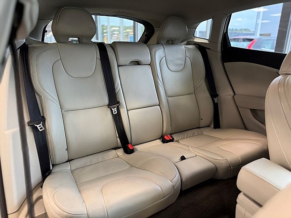 Volvo V40 13 of 20