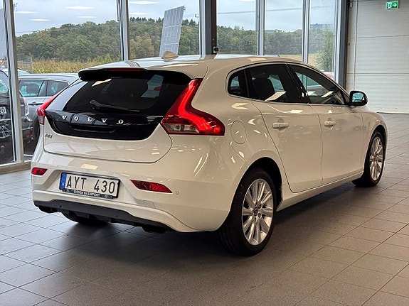 Volvo V40 3 of 20