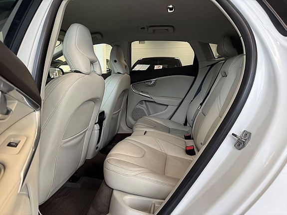 Volvo V40 14 of 20